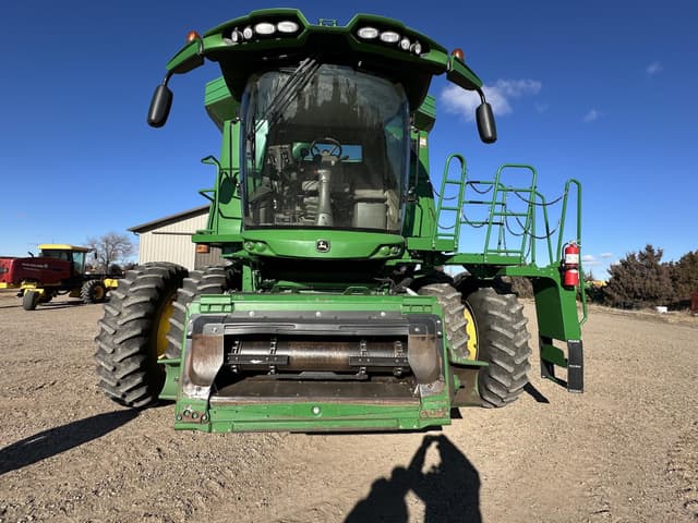Image of John Deere S670 equipment image 4