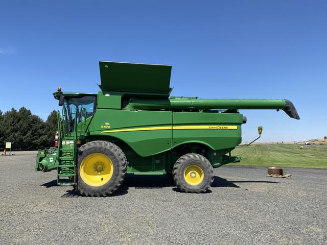 Image of John Deere S670 equipment image 2