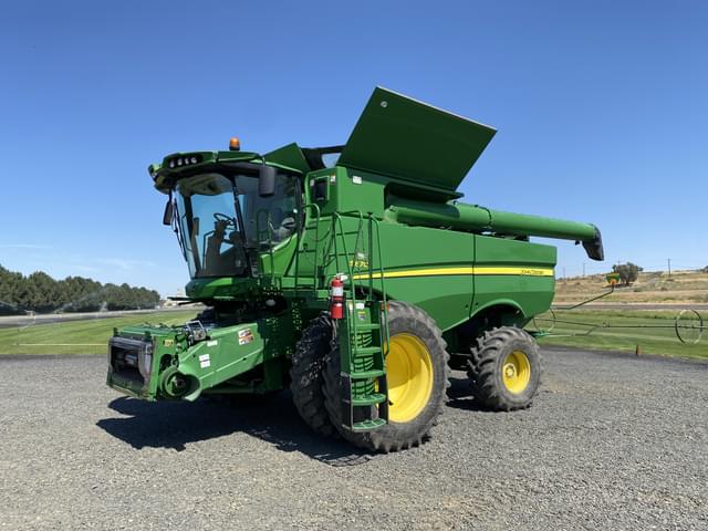 Image of John Deere S670 equipment image 1