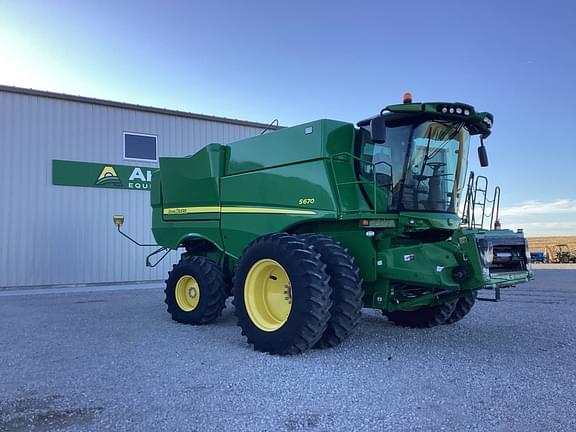 Image of John Deere S670 equipment image 1