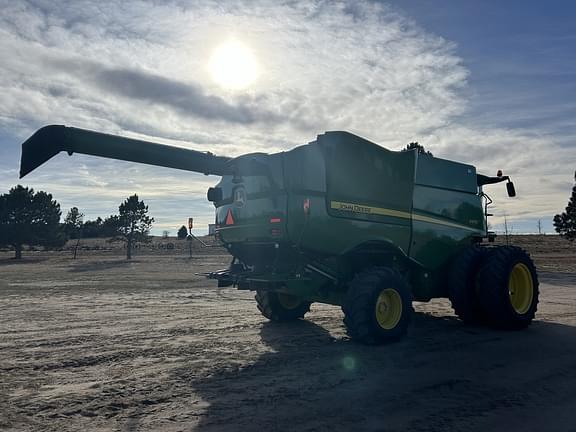 Image of John Deere S670 equipment image 2