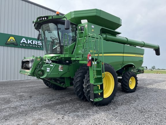 2016 John Deere S670 Equipment Image0