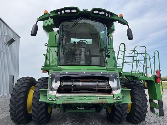 Image of John Deere S670 equipment image 1