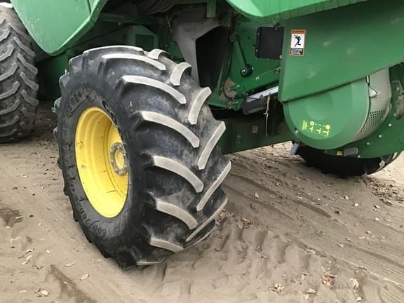 Image of John Deere S670 equipment image 4