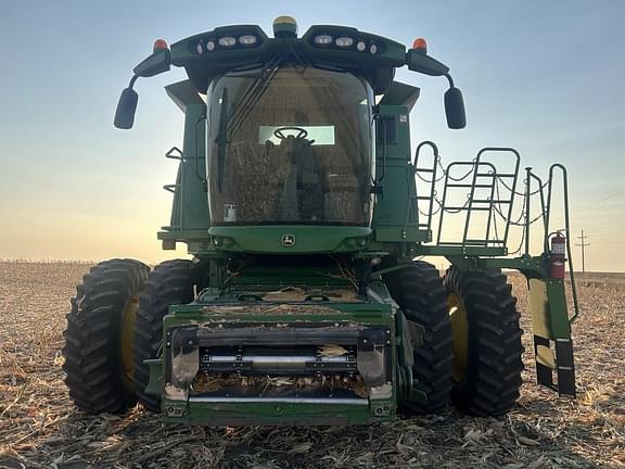 Image of John Deere S670 equipment image 1