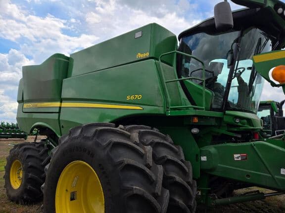 Image of John Deere S670 equipment image 3
