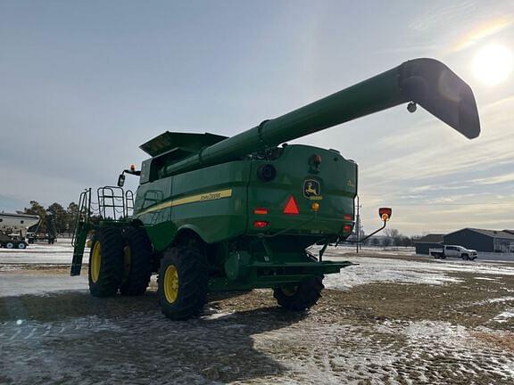 Image of John Deere S670 equipment image 2