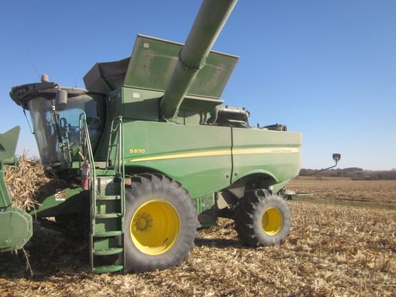 Main image John Deere S670