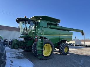 Main image John Deere S670 0