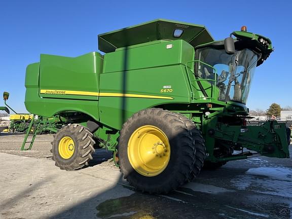 Image of John Deere S670 equipment image 4