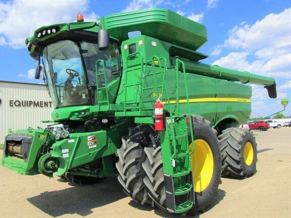 Main image John Deere S670
