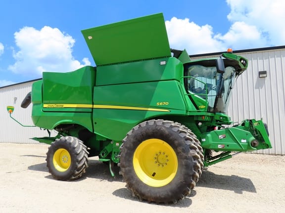 2016 John Deere S670 Equipment Image0