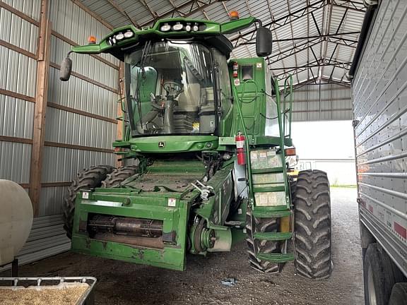 Image of John Deere S670 equipment image 1