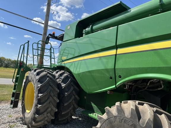 Image of John Deere S680 equipment image 1