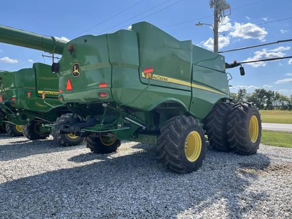 Image of John Deere S680 equipment image 4