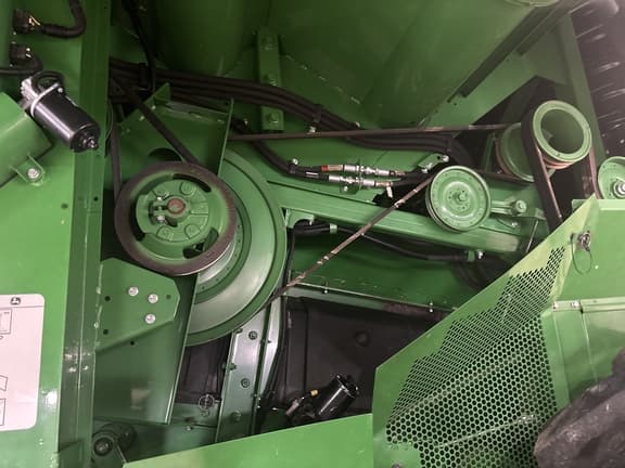 Image of John Deere S680 equipment image 3