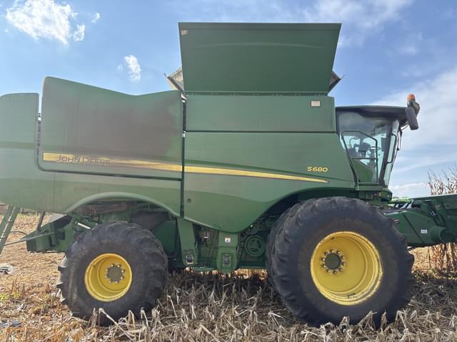 Image of John Deere S680 equipment image 1