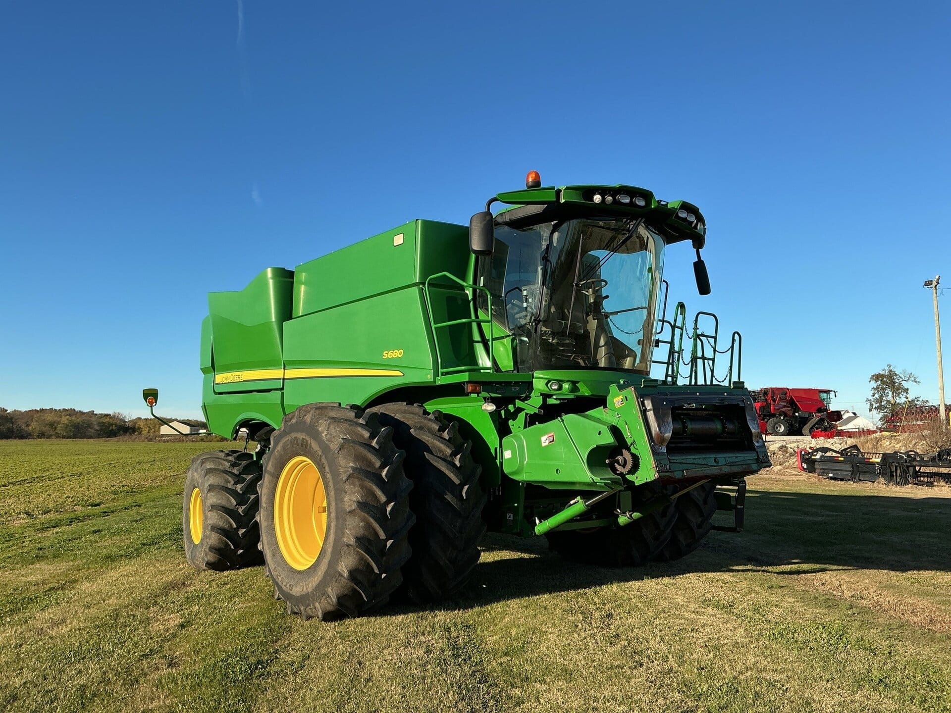 Main image John Deere S680