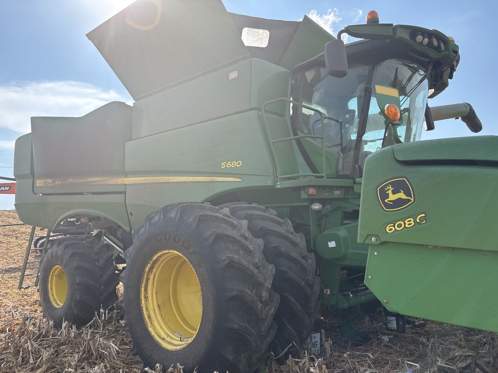 2016 John Deere S680 Equipment Image0