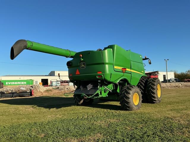 Image of John Deere S680 equipment image 2