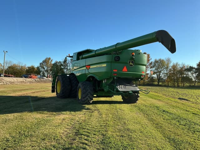 Image of John Deere S680 equipment image 4