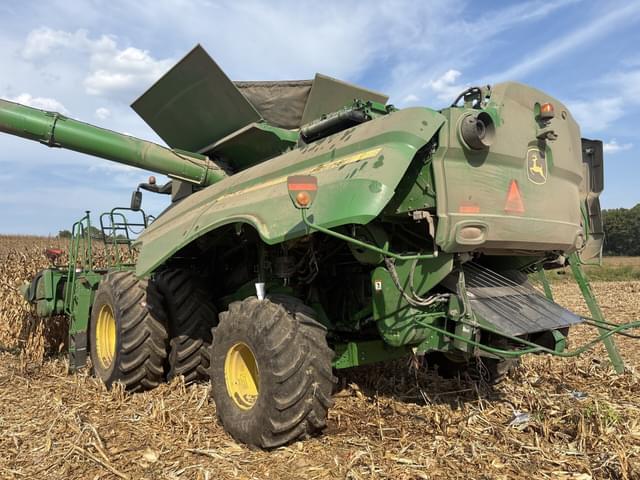 Image of John Deere S680 equipment image 4