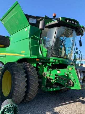 Main image John Deere S680