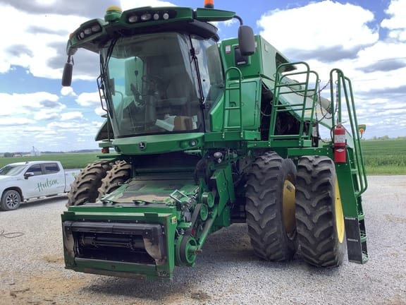2016 John Deere S680 Equipment Image0