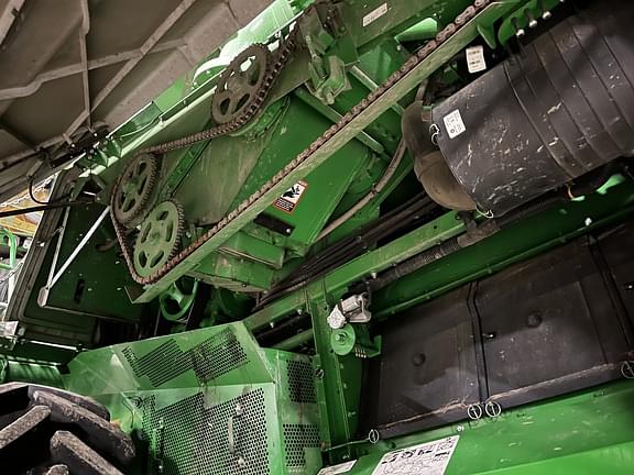 Image of John Deere S680 equipment image 2
