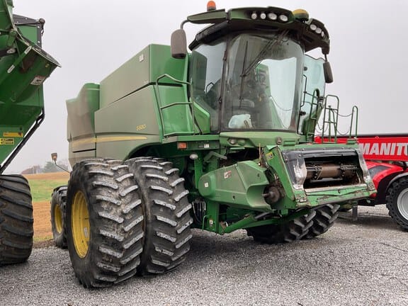 2016 John Deere S680 Equipment Image0