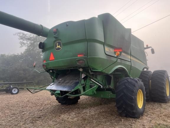 Image of John Deere S680 equipment image 3
