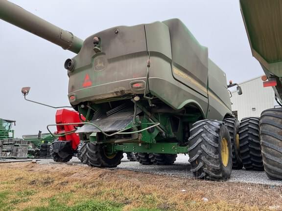 Image of John Deere S680 equipment image 4