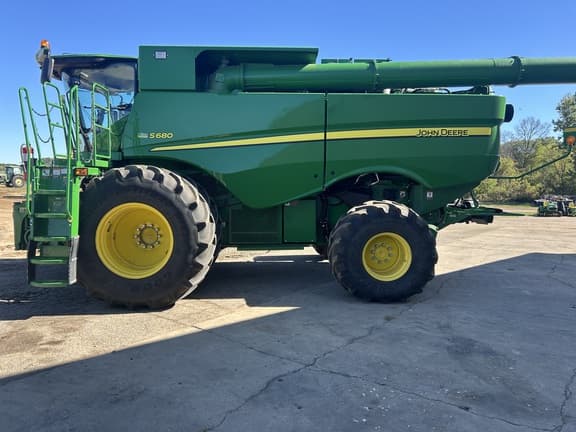 Image of John Deere S680 equipment image 2