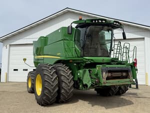 2016 John Deere S680 Image