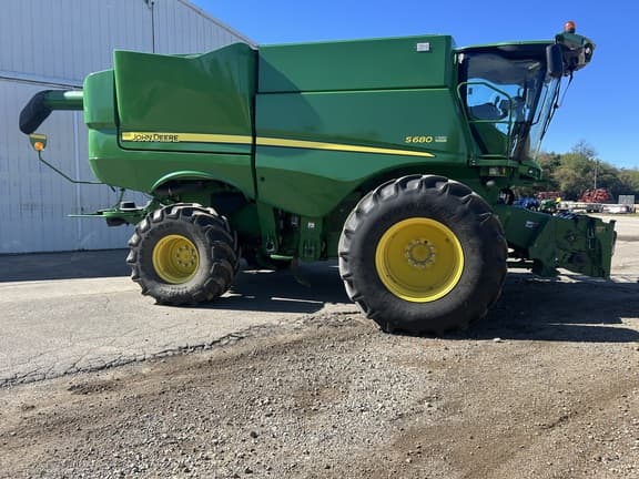 Image of John Deere S680 equipment image 1