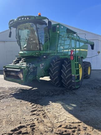 Image of John Deere S680 equipment image 4