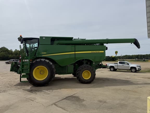 Image of John Deere S680 equipment image 1