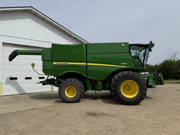 Image of John Deere S680 equipment image 2