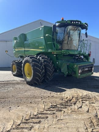 Image of John Deere S680 Primary image