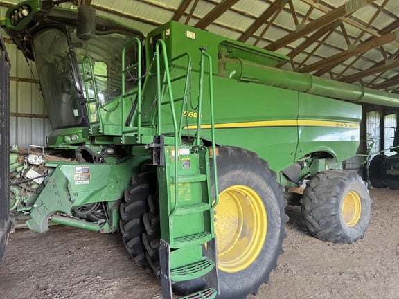 2016 John Deere S680 Equipment Image0