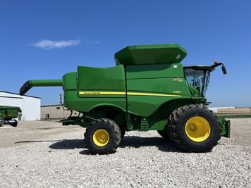 Main image John Deere S680