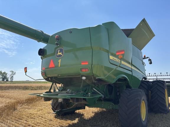 Image of John Deere S680 equipment image 4