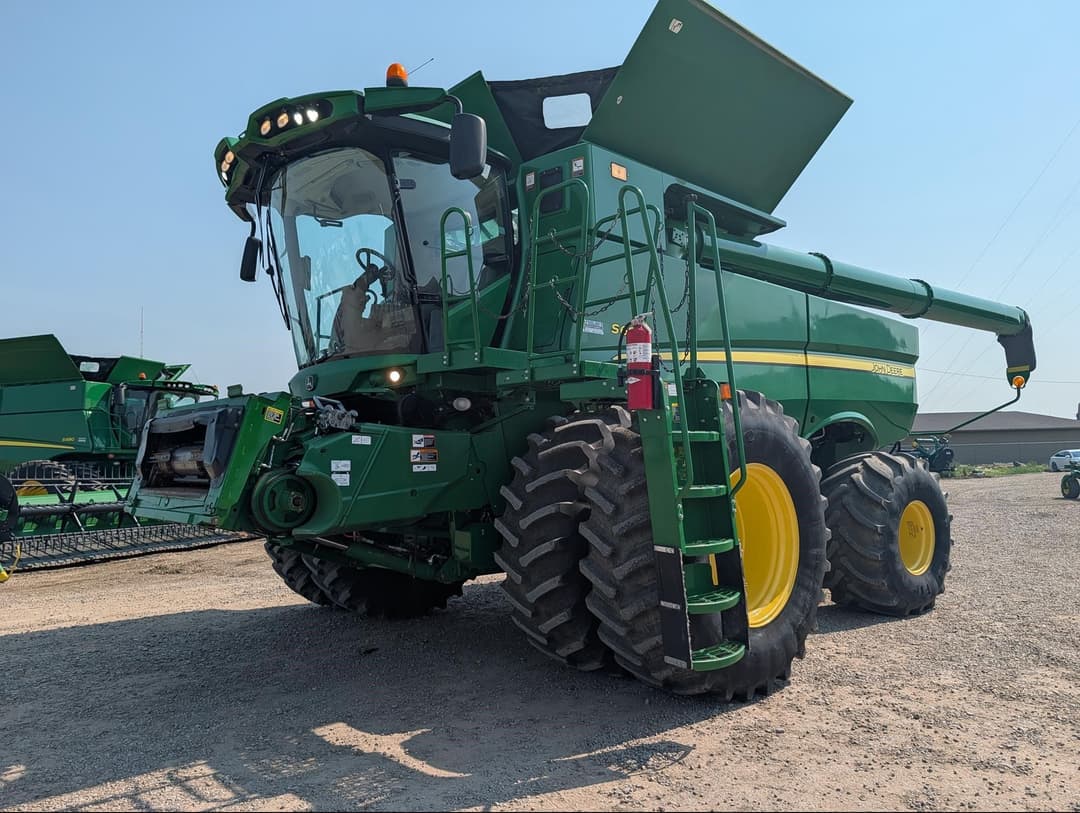 Image of John Deere S680 Primary image