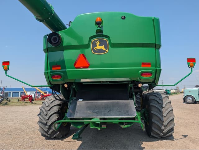 Image of John Deere S680 equipment image 3