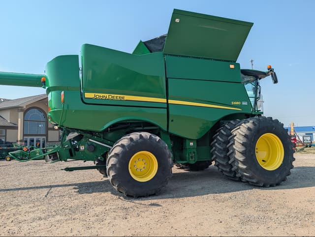 Image of John Deere S680 equipment image 2