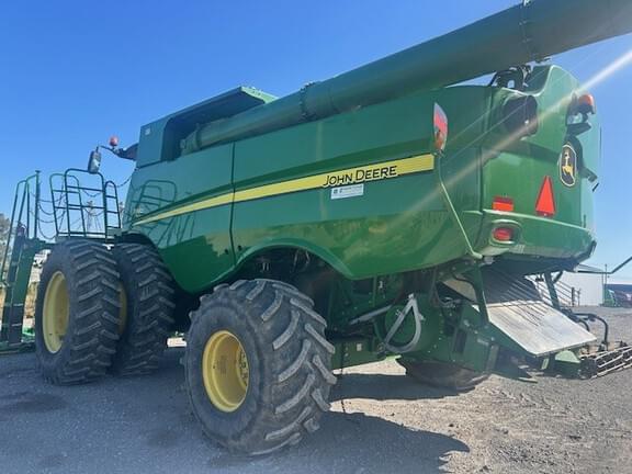 Image of John Deere S680 equipment image 4