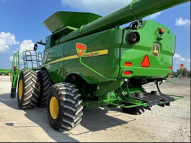 Image of John Deere S680 equipment image 4
