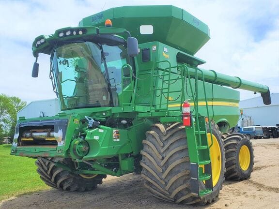 Main image John Deere S680