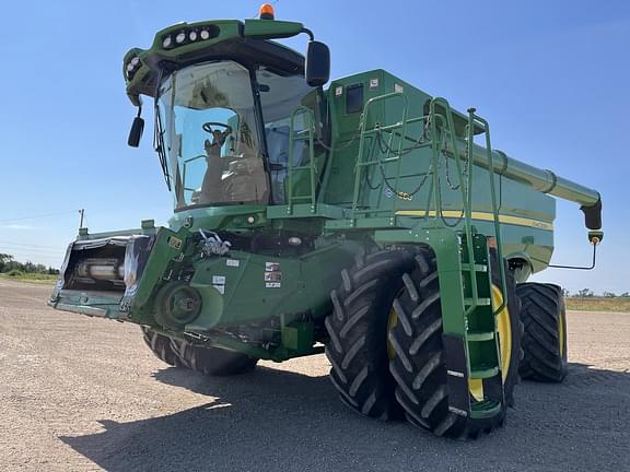 Image of John Deere S680 equipment image 1