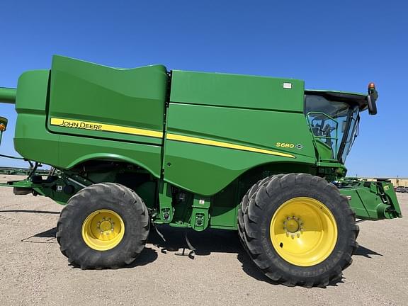 Image of John Deere S680 equipment image 2